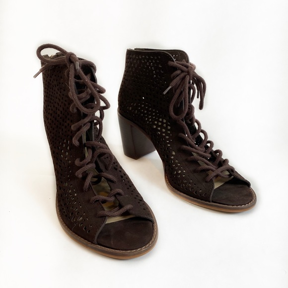 Vince Camuto Vince Tie Up Heels | Brown | Size 9 - Picture 1 of 6